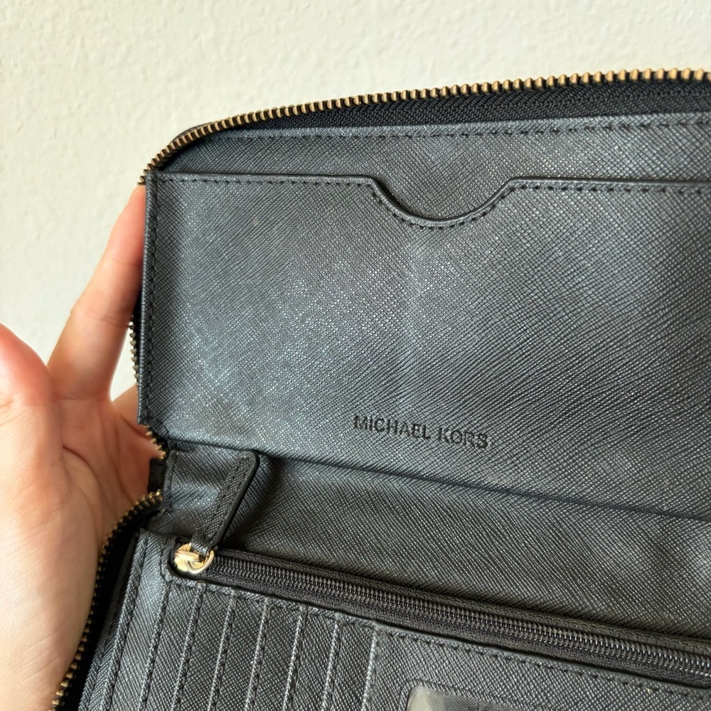 Michael Kors Black Pebbled Leather Wristlet Wallet with Gold Logo - Picture 6 of 10